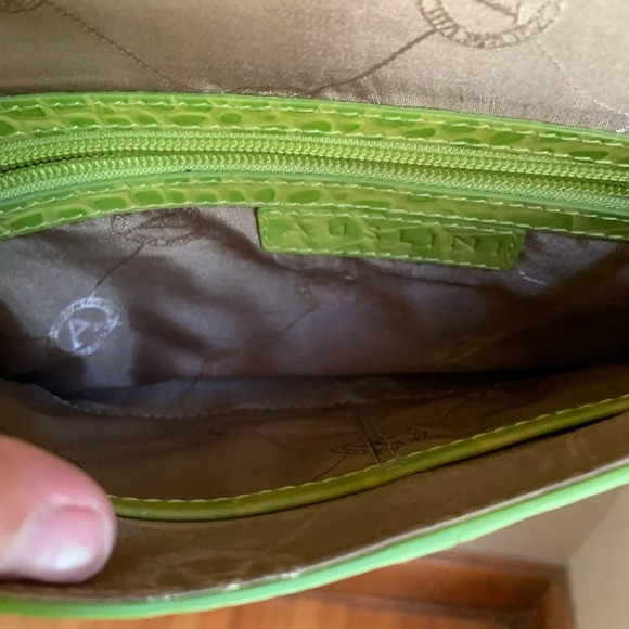 AUSLINI Envelope clutch. Green alligator crocodile leather purse bag - Picture 7 of 8